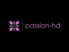 Passion-HD Natural 34d blonde pool fuck Thumb