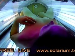 Im öffentlichen Sonnenstudio beim Masturbieren auf der Sonnenbank heimlich gefilmt Thumb
