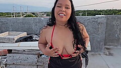 Milf sumisa dominada en la azotea al aire libre por el alba&ntilde_il. Facial, mamada, lluvia dorada, azotes es su gran culo y di&aacute_logo sucio. Perra dispuesta a todo, esclava del morbo sin limites, una puta completa Thumb